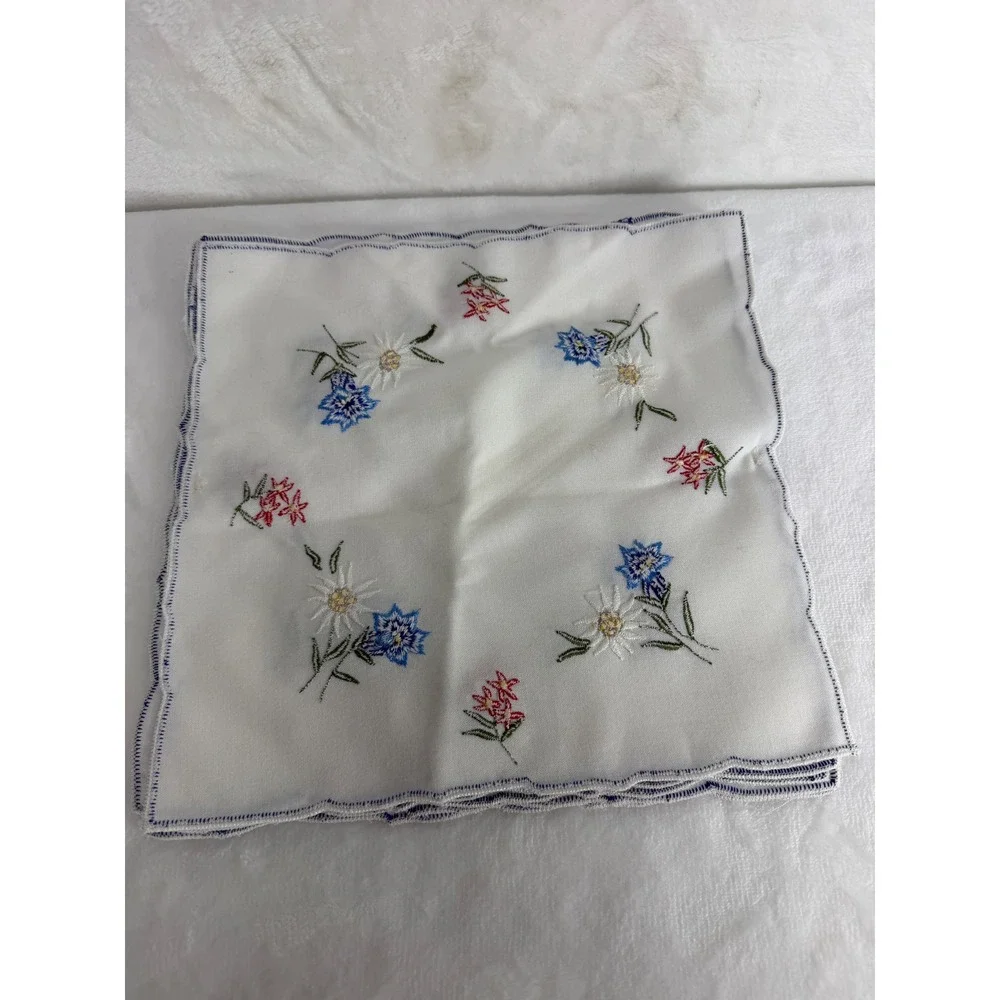 VTG White Dinner‎ Napkins Embroidered Floral Scalloped Easter Dinner Spring 10